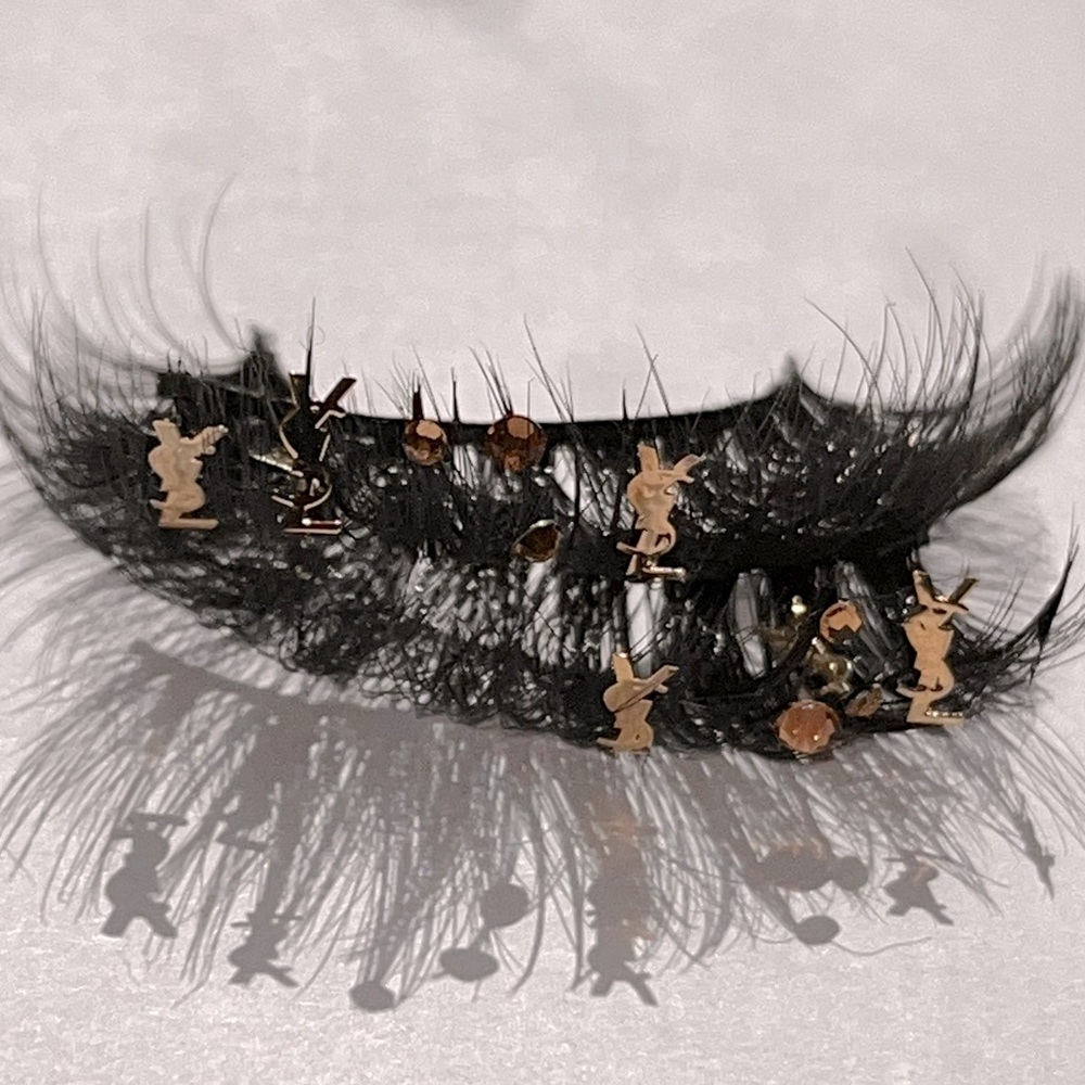 Novelty Lash inspired by YSL and lash applicator